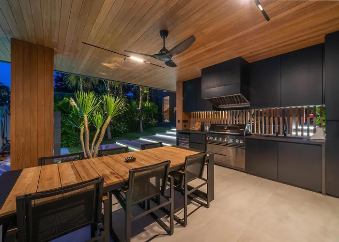 Beyond The Palms - Impressive Brand New 4br With Rooftop *