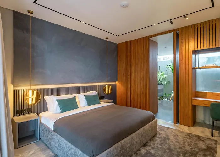 Beyond The Palms - Impressive Brand New 4br With Rooftop *
