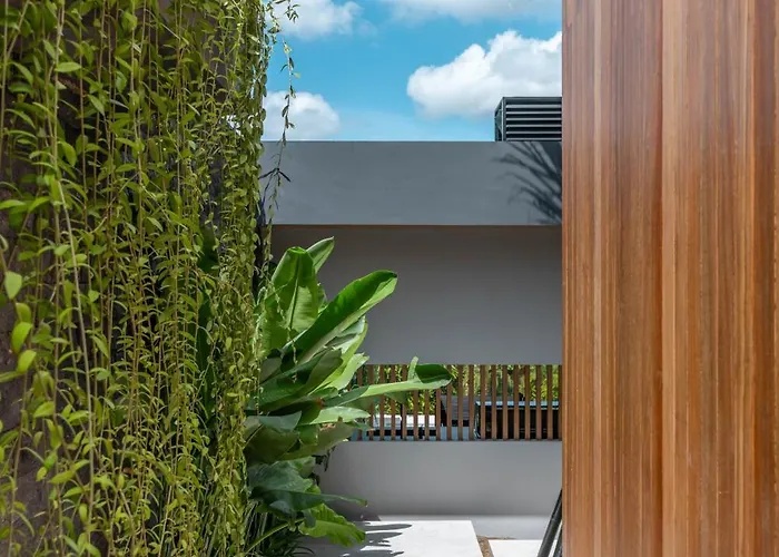 Beyond The Palms - Impressive Brand New 4br With Rooftop
